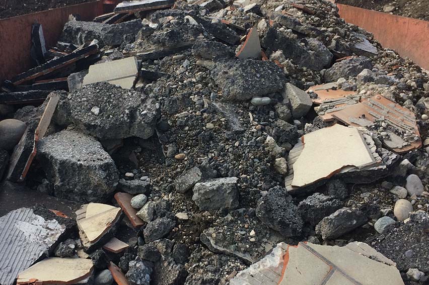 Strassenaufbruch Gussasphalt Bauschutt